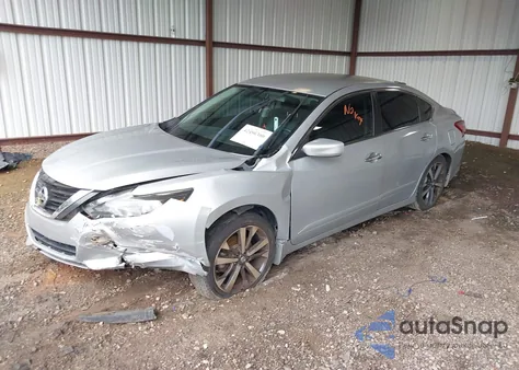 2017 Nissan Altima 2.5 Sr z USA, uszkodzony, nr VIN 1N4AL3AP8HC124722